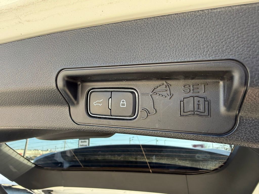 Used 2023 Ford Explorer XLT w/ Equipment Group 202A image 18