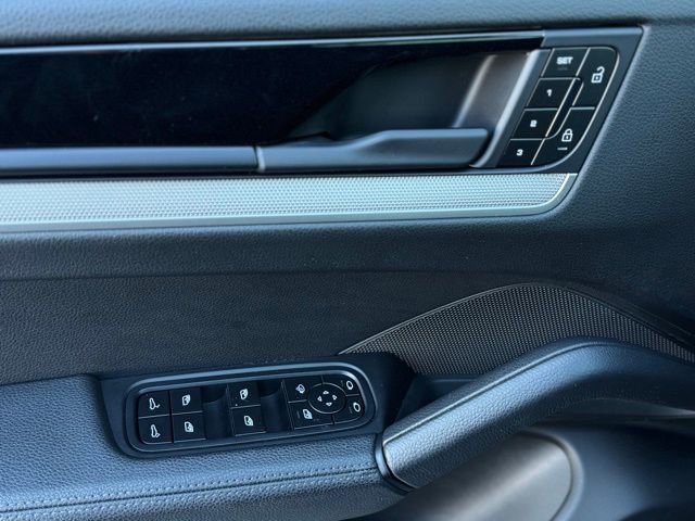 Certified 2025 Porsche Cayenne image 14