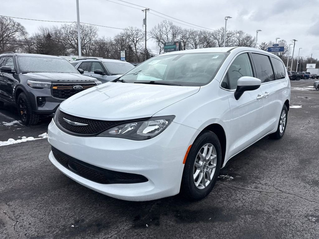Used 2022 Chrysler Voyager LX FWD video 2