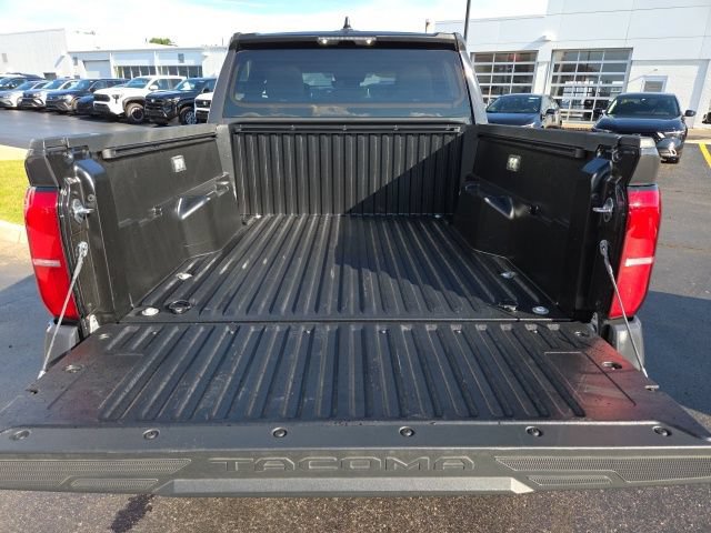 Used 2026 Toyota Tacoma SR5 AWD/4WD image 25
