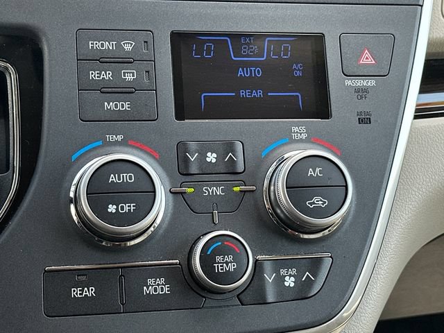 Used 2019 Toyota Sienna XLE w/ XLE Navigation Package FWD image 22