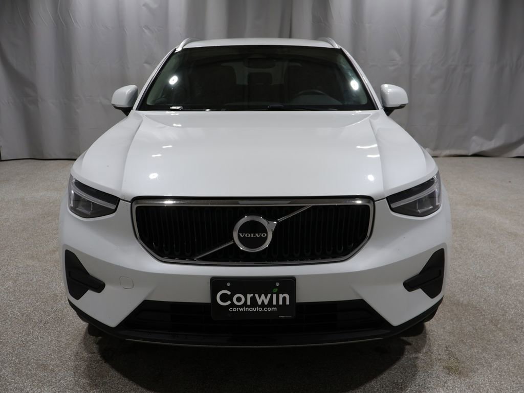 Used 2023 Volvo XC40 B5 Core image 7