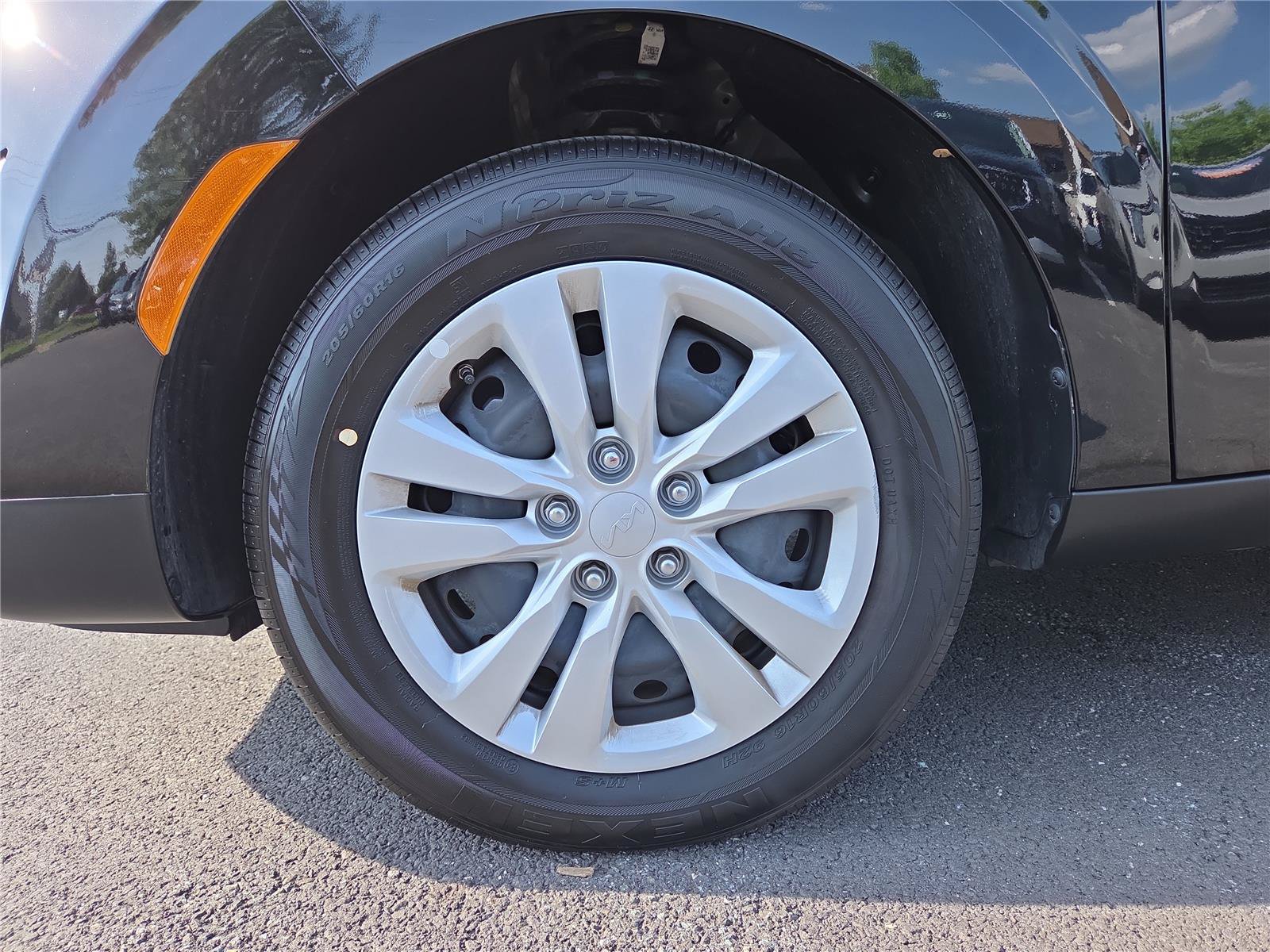 Certified 2024 Kia Soul LX FWD image 9