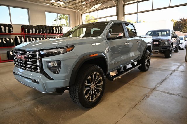 Used 2025 GMC Canyon Denali image 10