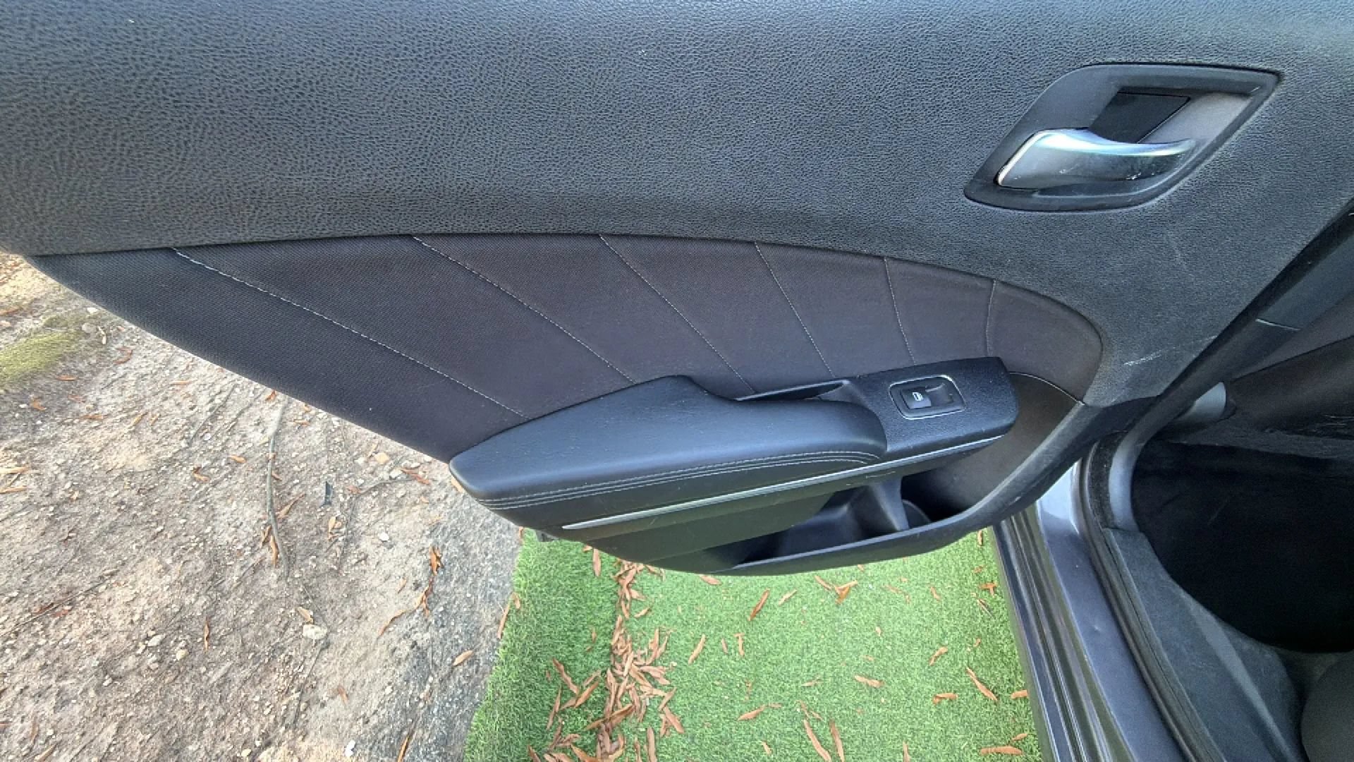 Used 2015 Dodge Charger SXT RWD image 17