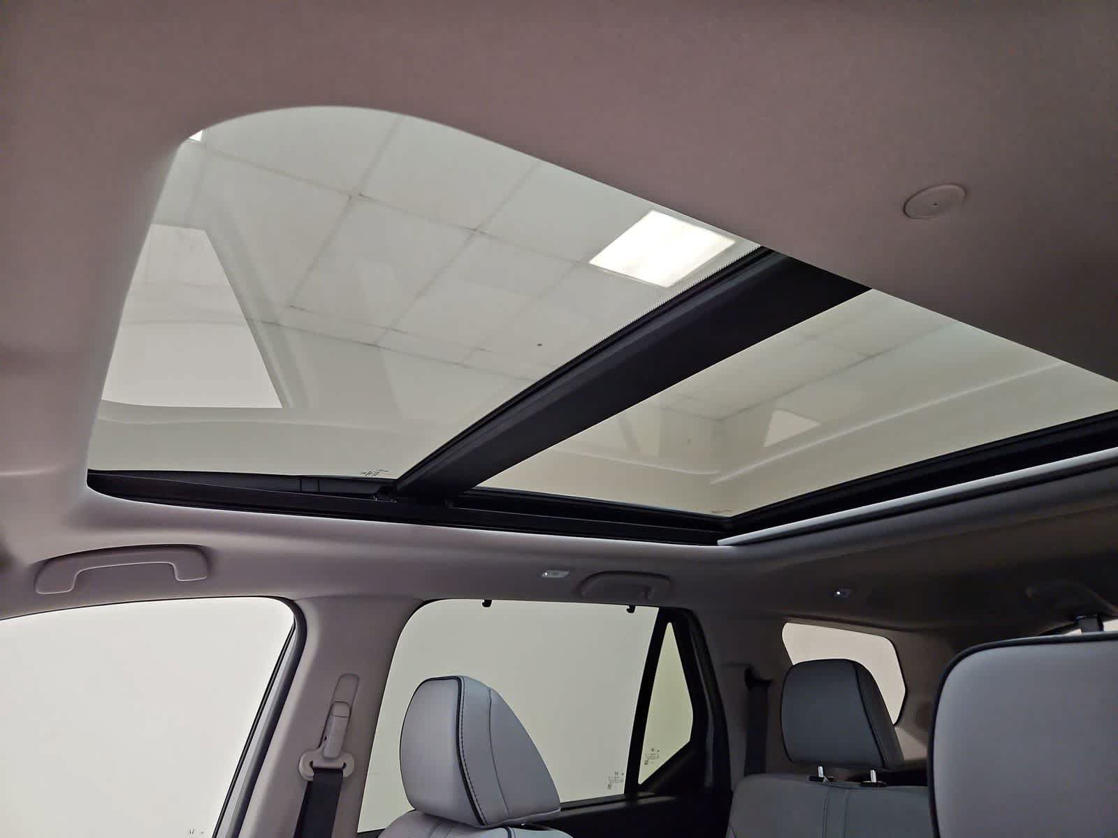 Used 2025 Honda Pilot Elite image 3