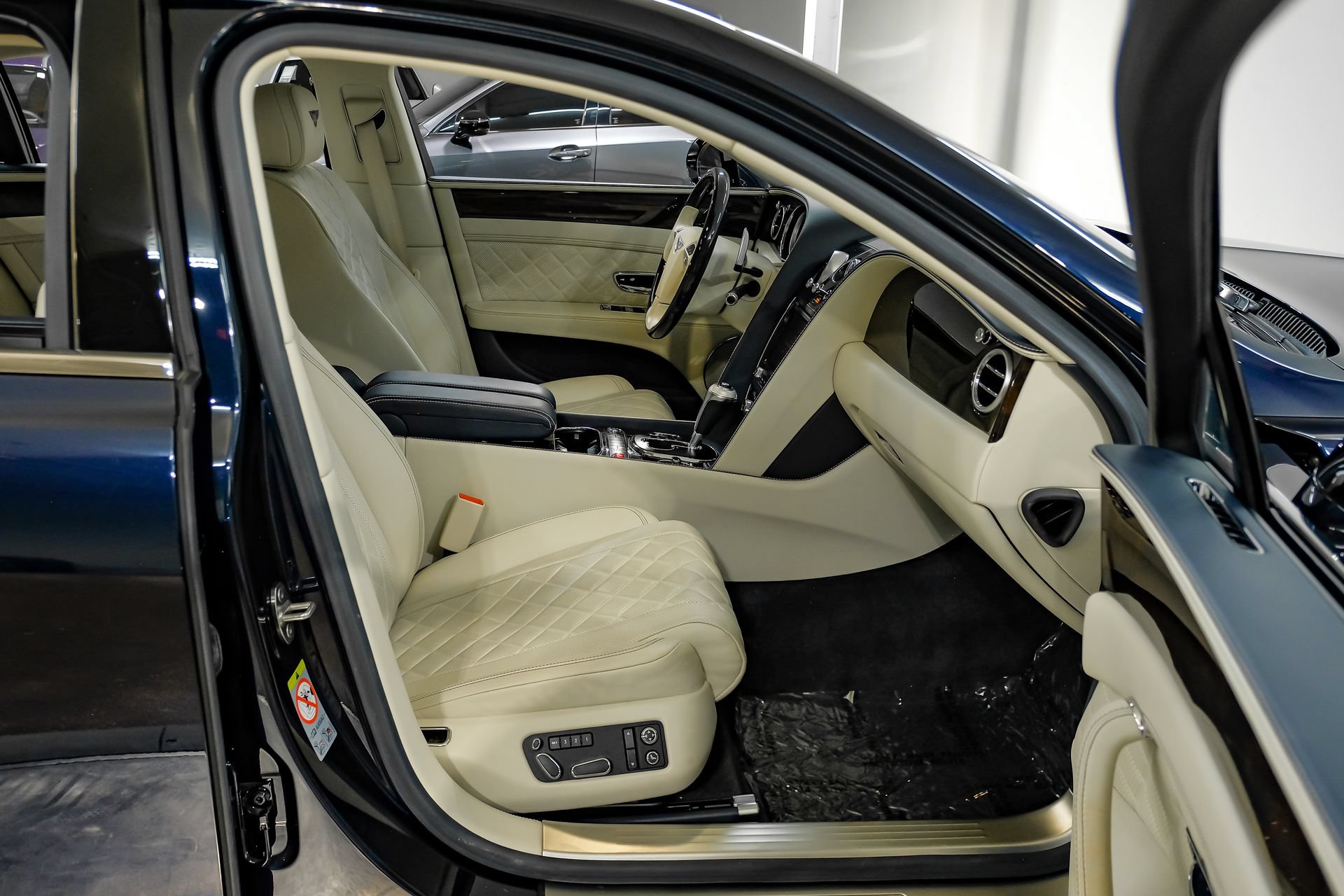 Used 2018 Bentley Flying Spur W12 AWD/4WD image 43