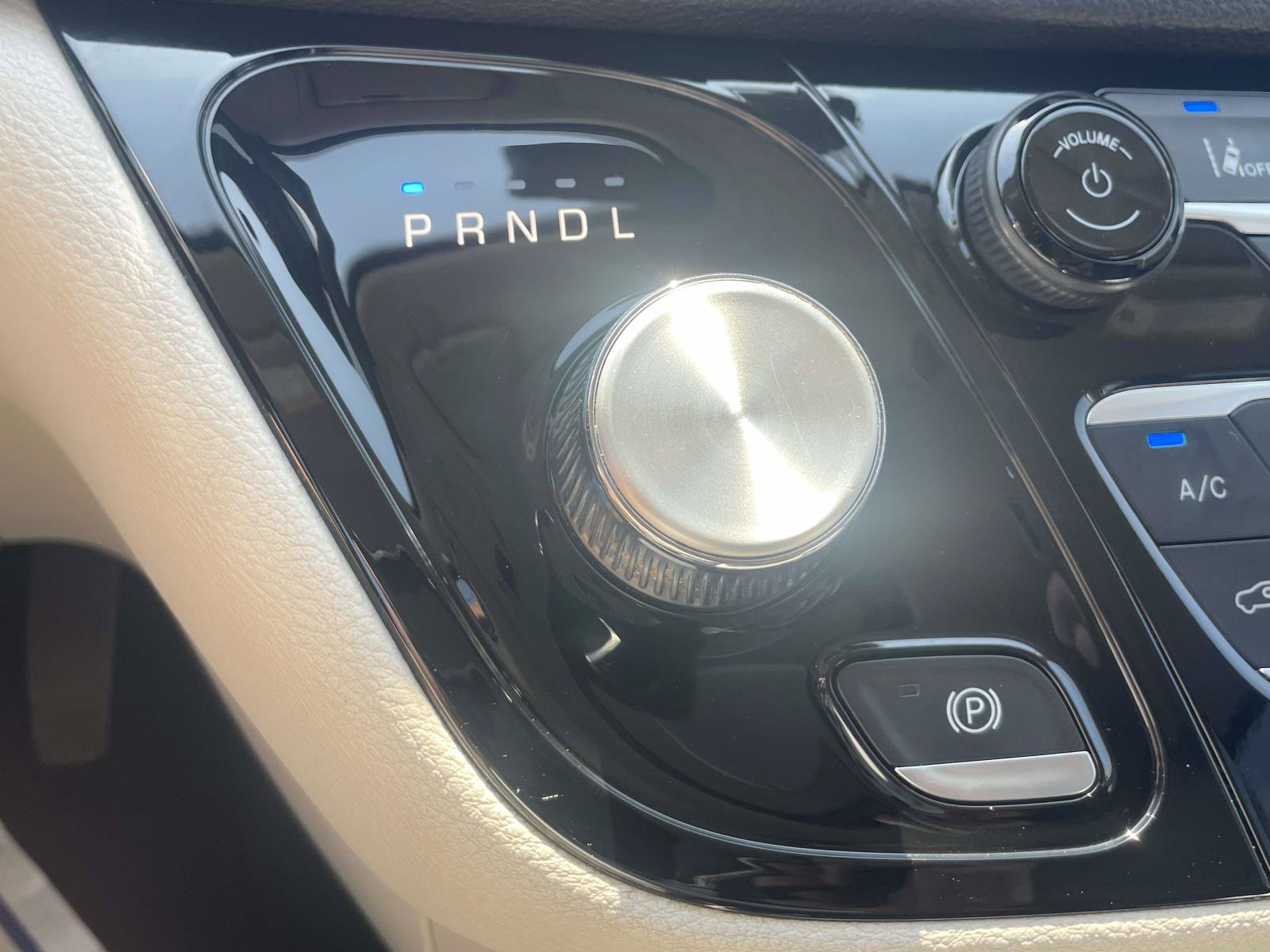 Used 2023 Chrysler Pacifica Touring-L FWD image 18