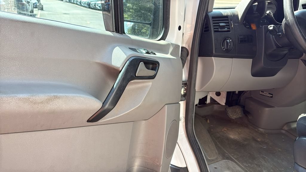 Used 2015 Mercedes-Benz Sprinter 2500 image 20