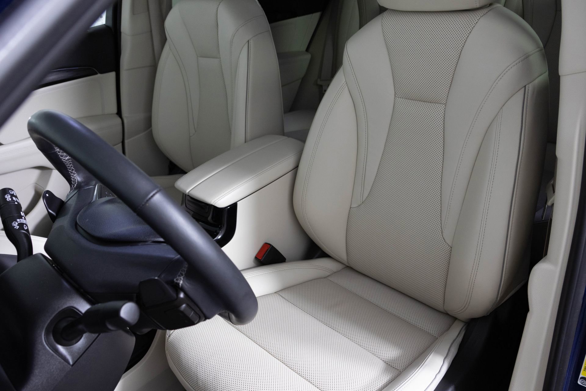 Used 2022 Buick Envision Essence w/ Safety Package image 19