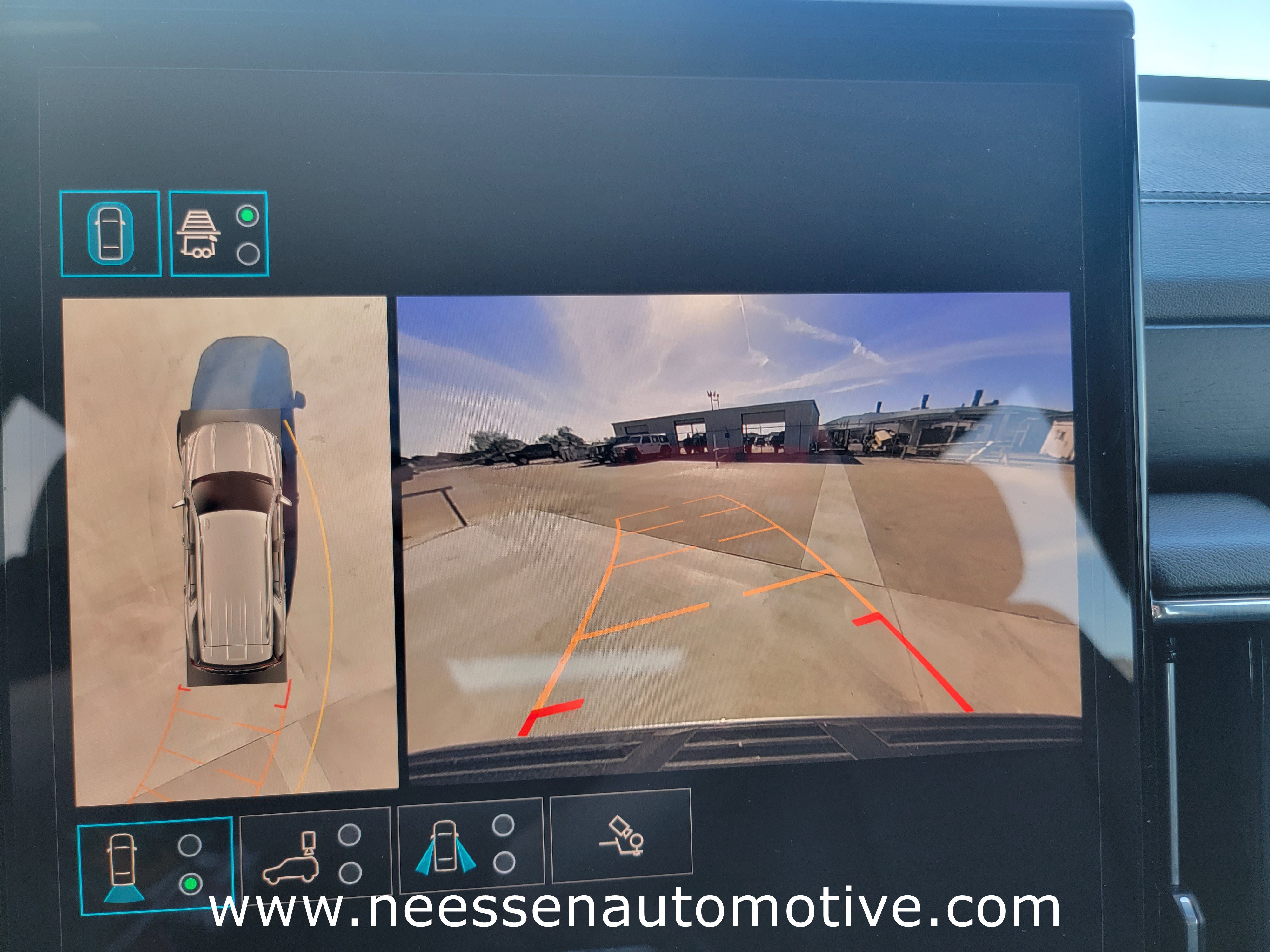 Used 2025 GMC Yukon Denali w/ Sun & Power Step Package image 26