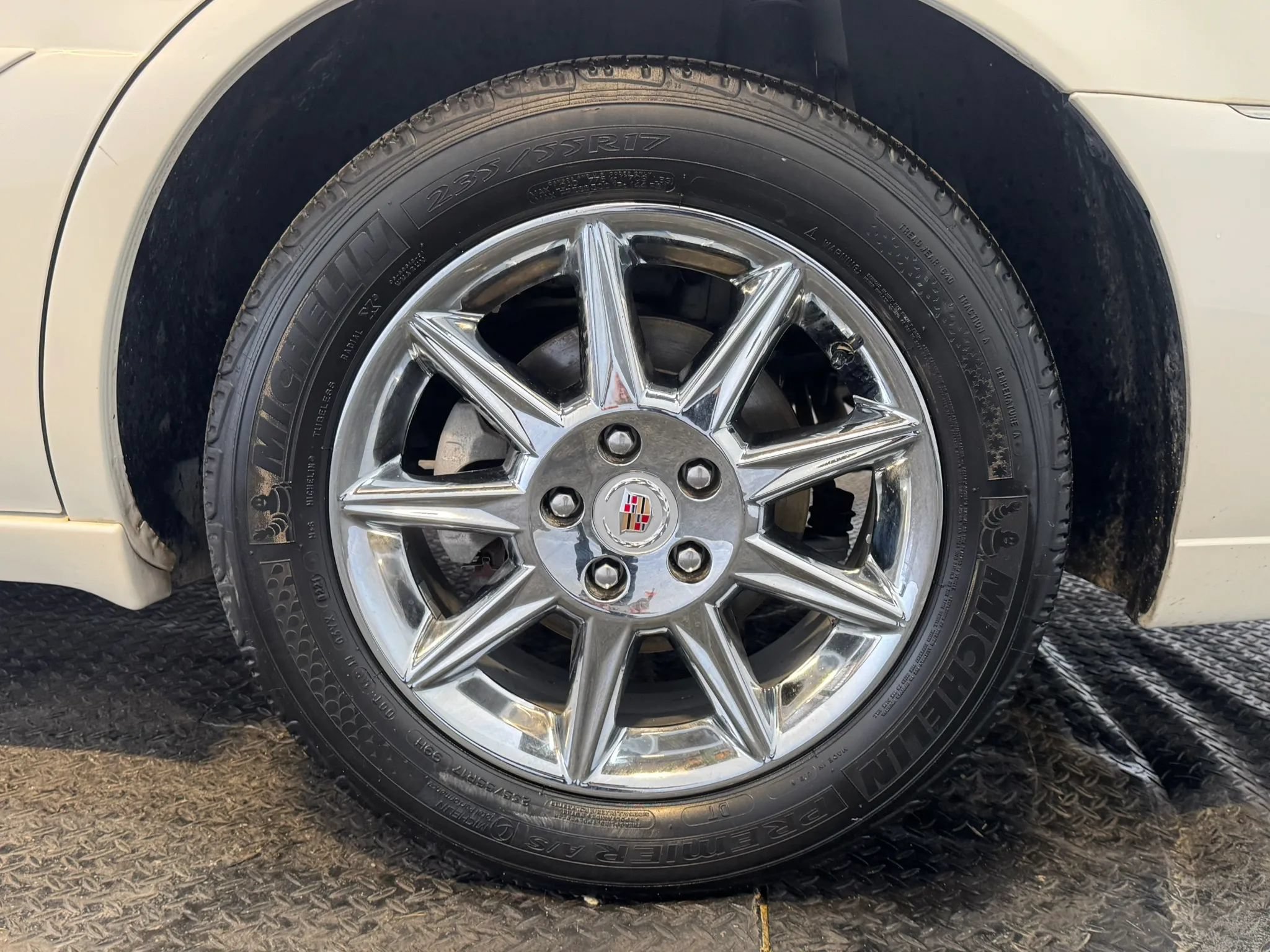 Used 2011 Cadillac DTS Luxury FWD image 37
