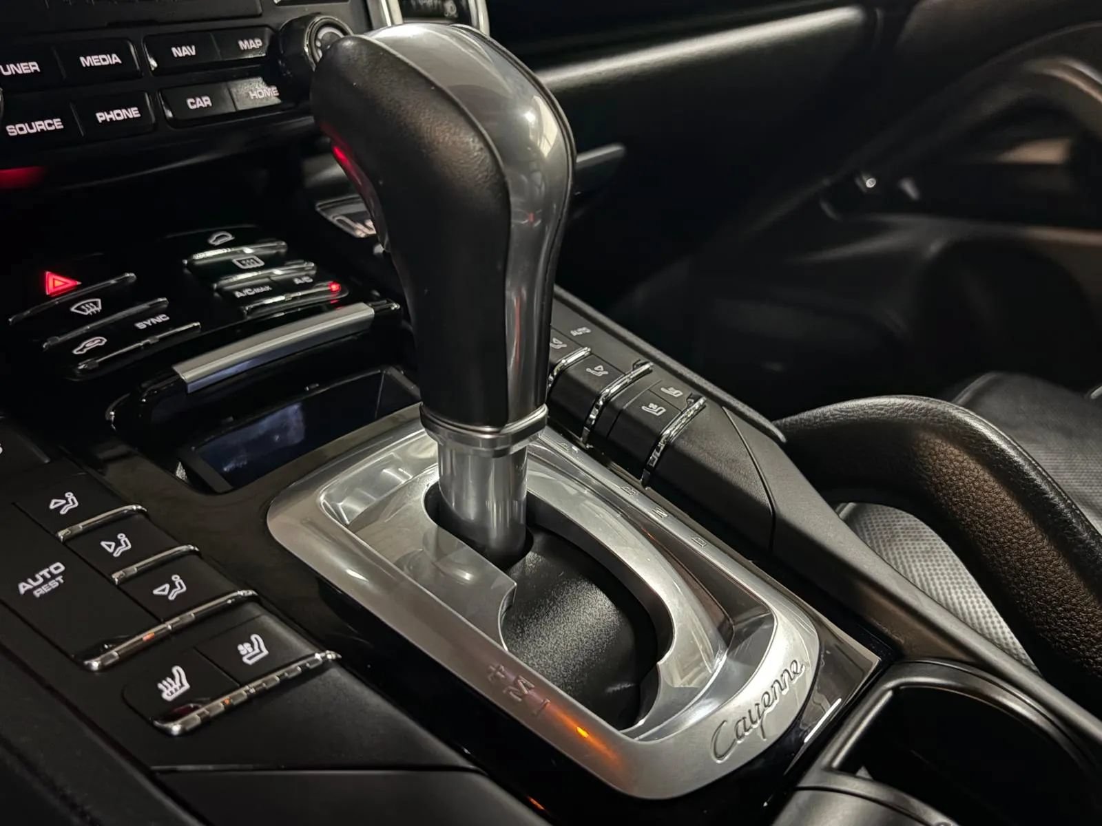 Used 2018 Porsche Cayenne Platinum Edition AWD/4WD image 38