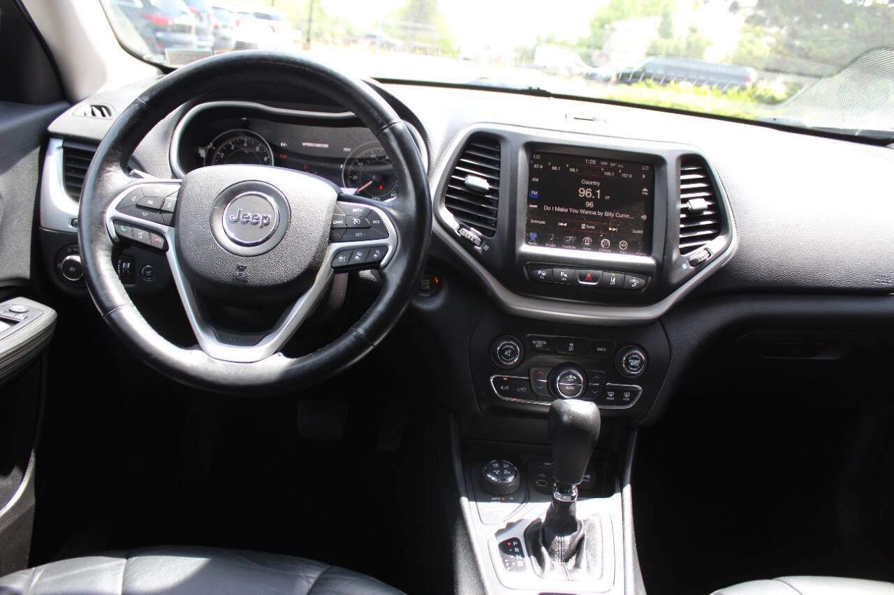 Used 2014 Jeep Cherokee Trailhawk w/ Technology Group AWD/4WD image 23