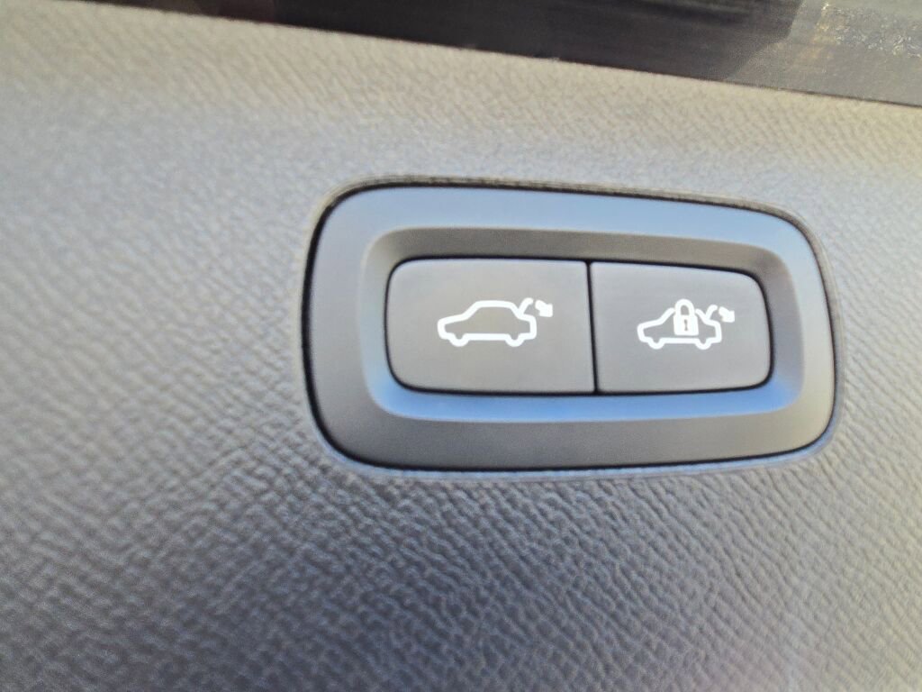 Used 2023 Volvo XC90 T8 Core image 25