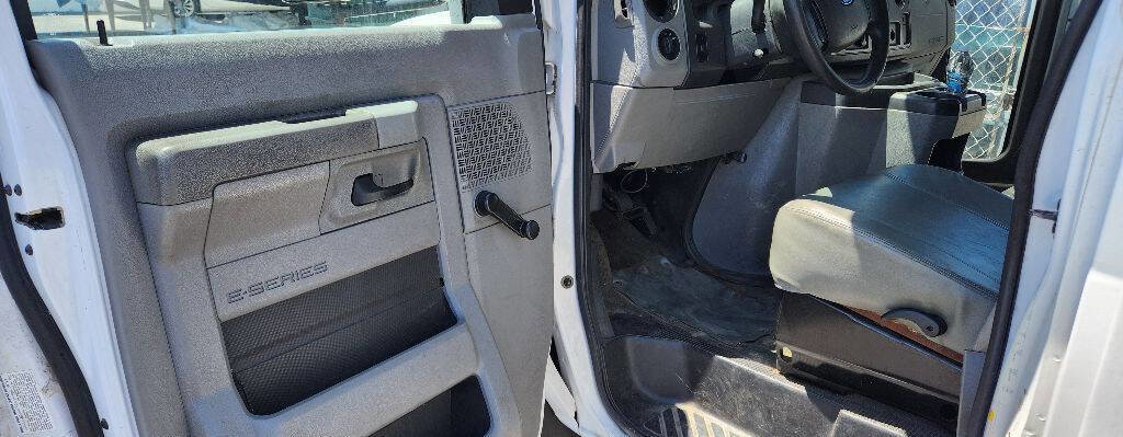 Used 2012 Ford E-450 and Econoline 450 Super Duty w/ Shuttle Bus Prep Pkg image 5