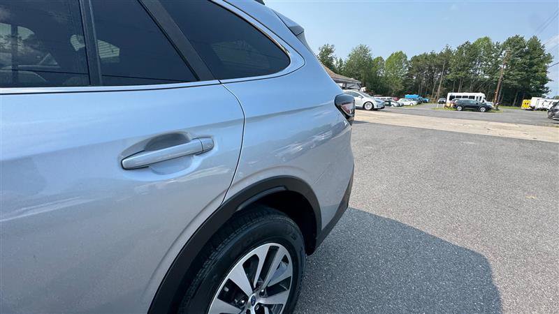 Used 2022 Subaru Outback Premium AWD/4WD image 17