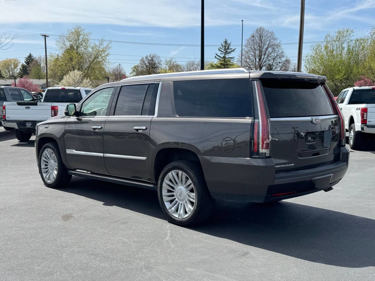 Used 2020 Cadillac Escalade ESV Platinum AWD/4WD image 5
