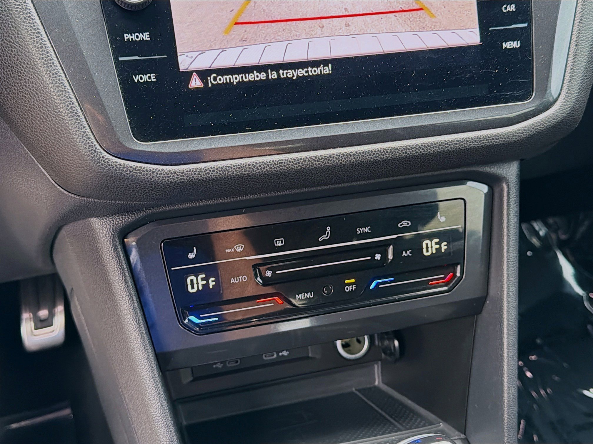 Used 2023 Volkswagen Tiguan SE R-Line image 13