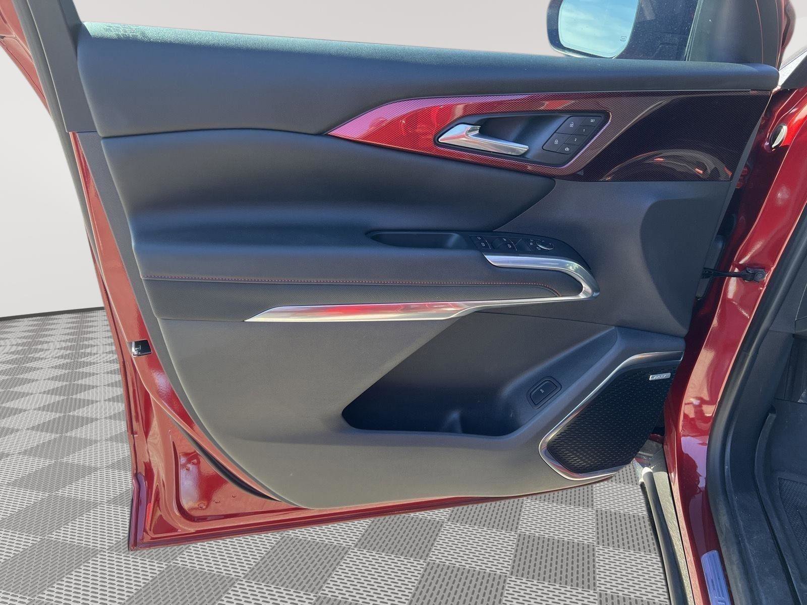 Used 2024 Chevrolet Traverse RS image 10