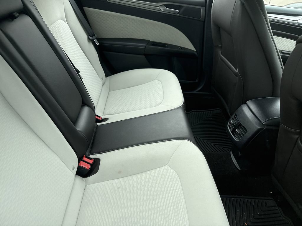 Used 2019 Ford Fusion SE w/ Equipment Group 151A image 16