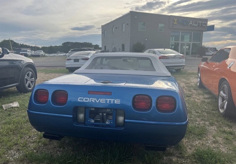 Used 1992 Chevrolet Corvette Convertible RWD image 13