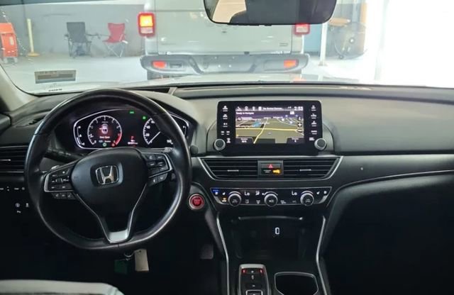 Used 2018 Honda Accord Touring image 6