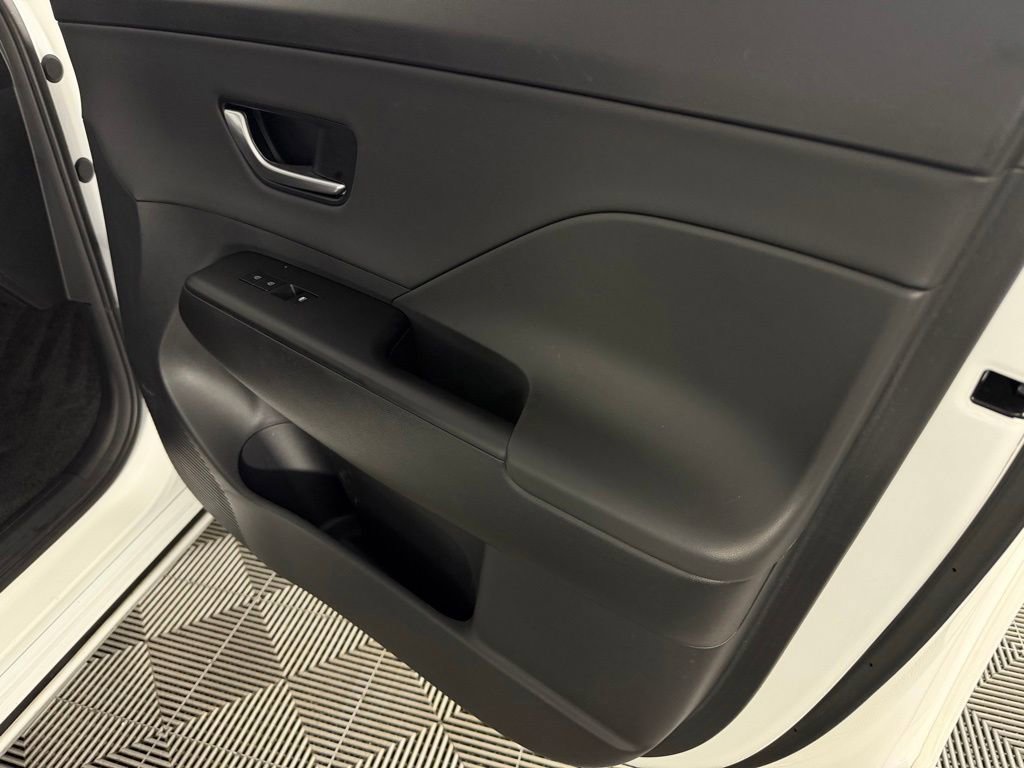 Used 2025 Hyundai Kona Limited FWD image 32