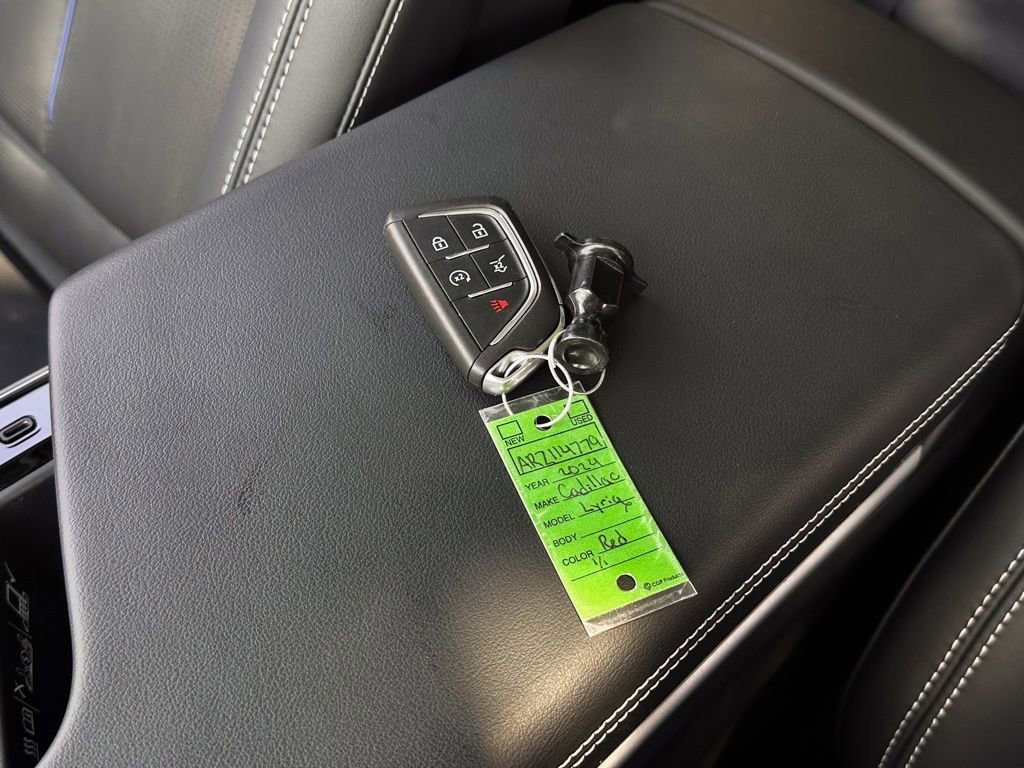 Used 2024 Cadillac Lyriq Luxury w/ LPO, Floor Liner Package RWD image 31