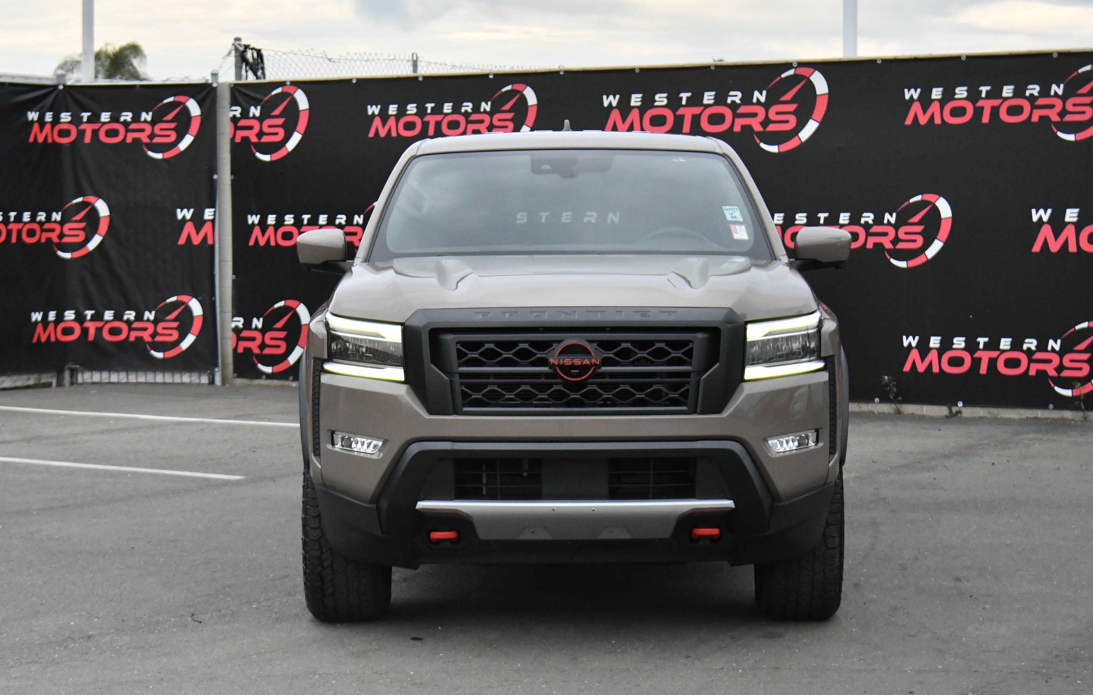 Used 2023 Nissan Frontier Pro-X w/ Pro Convenience Package image 2