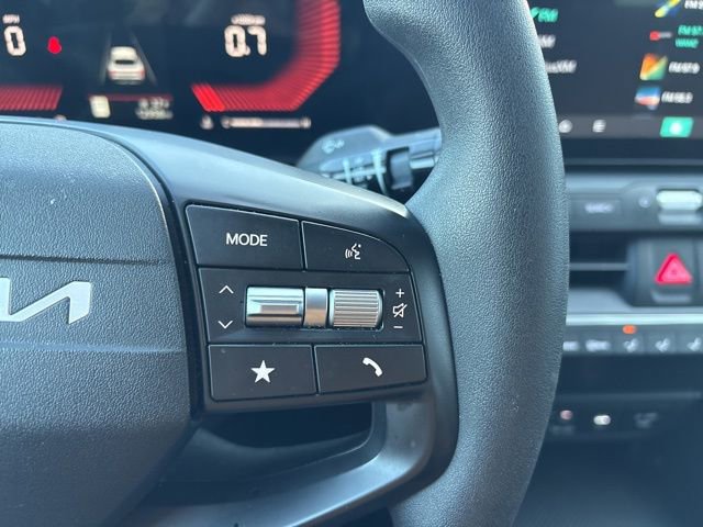 Used 2025 Kia K4 LXS image 18