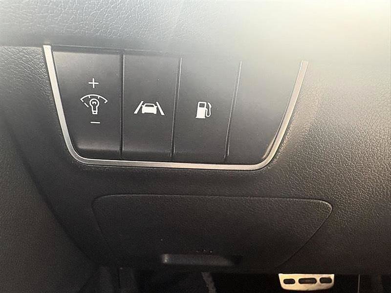 Used 2022 Kia Stinger GT1 RWD image 11