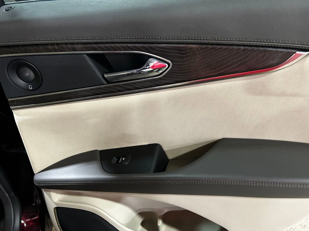 Used 2020 Lincoln Nautilus Reserve image 27