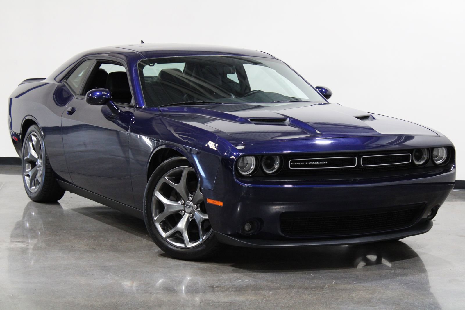 Used 2016 Dodge Challenger SXT Plus image 2