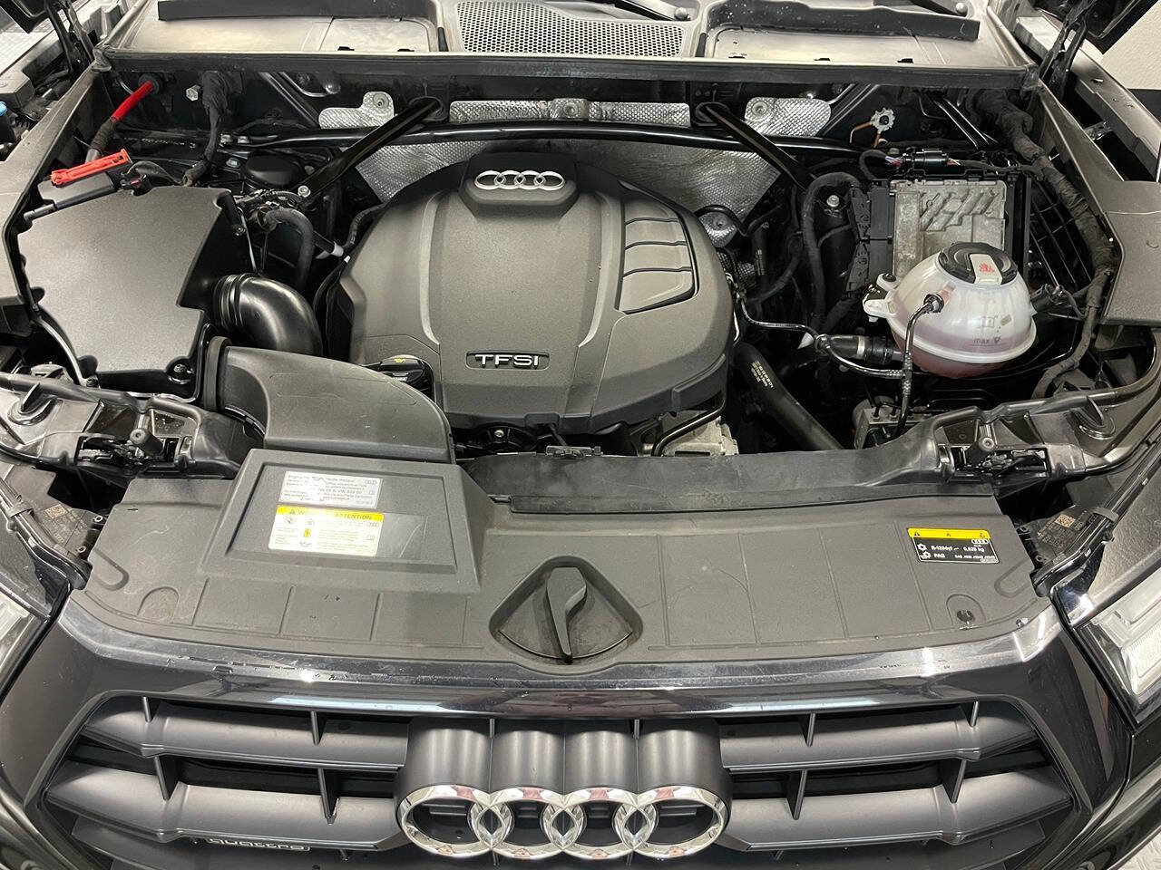 Used 2020 Audi Q5 2.0T Titanium Premium Plus w/ Premium Plus Package AWD/4WD image 20