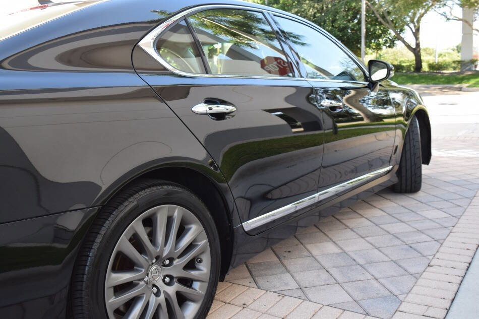 Used 2013 Lexus LS 460 AWD w/ Comfort Pkg image 25