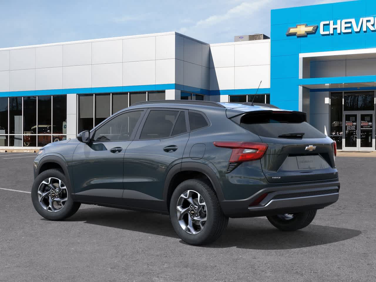 Used 2026 Chevrolet Trax LT w/ Sunroof Package FWD image 3