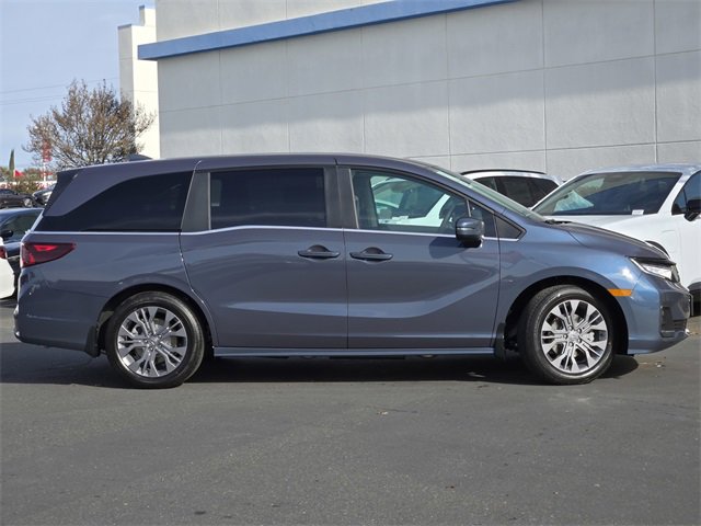 New 2026 Honda Odyssey Touring image 4