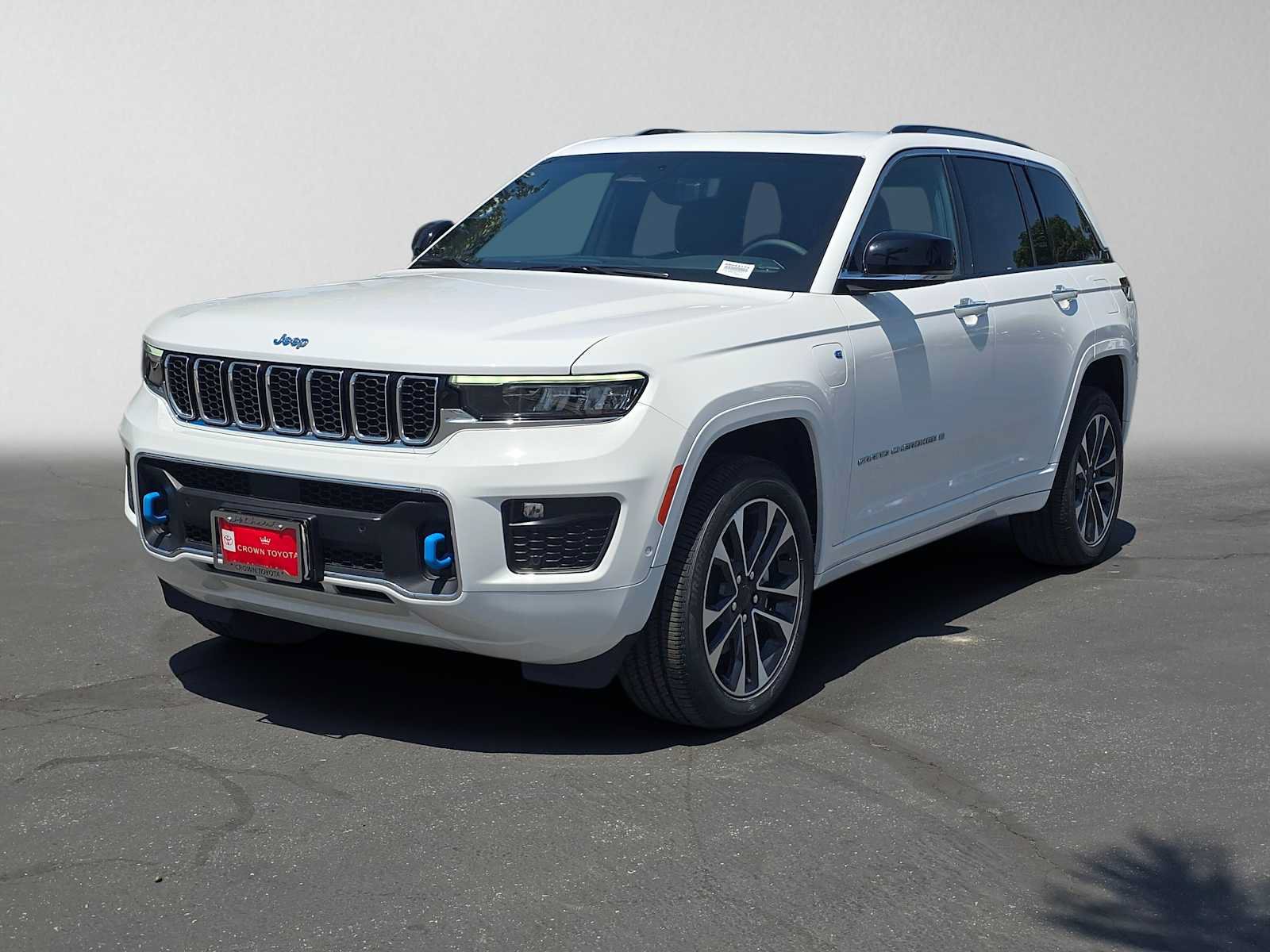 Used 2023 Jeep Grand Cherokee Overland w/ Luxury Tech Group IV AWD/4WD image 7
