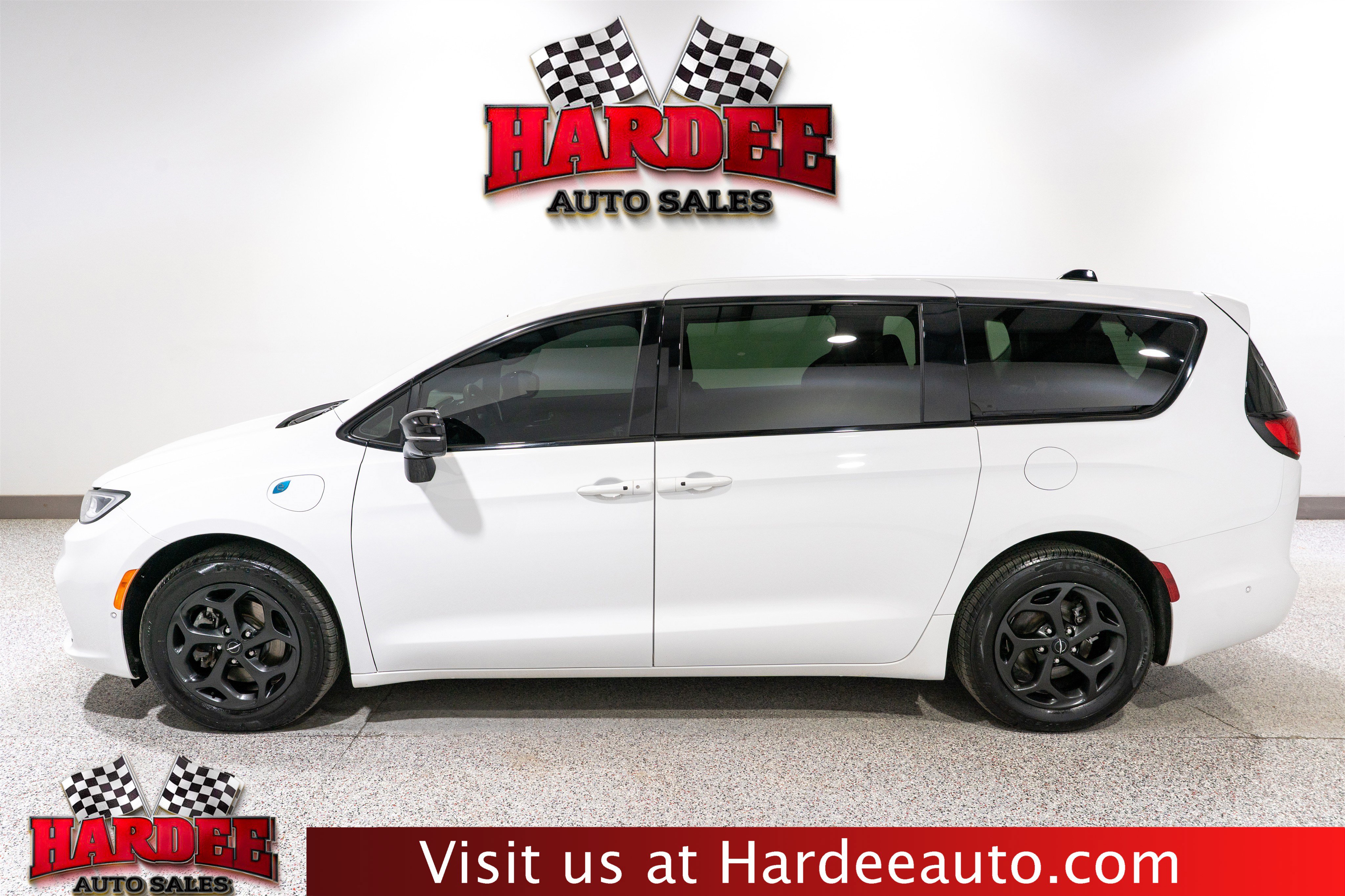 Used 2024 Chrysler Pacifica Limited