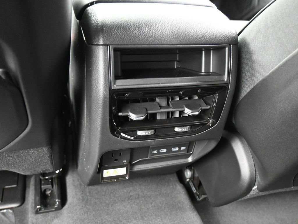 New 2026 Jeep Grand Cherokee Altitude RWD image 33