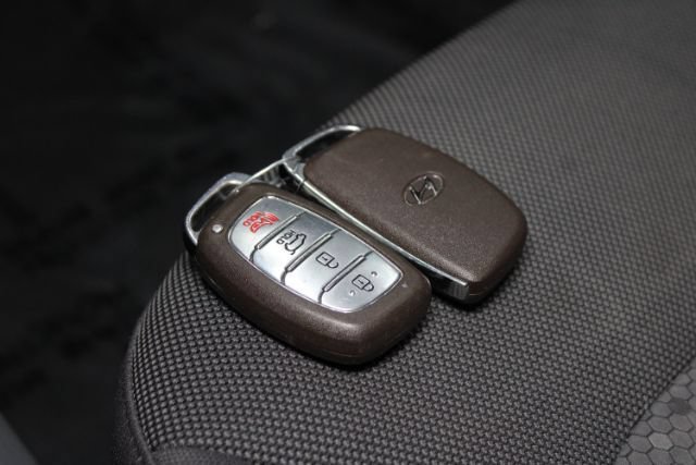 Used 2018 Hyundai Ioniq Plug-In Hybrid FWD image 15