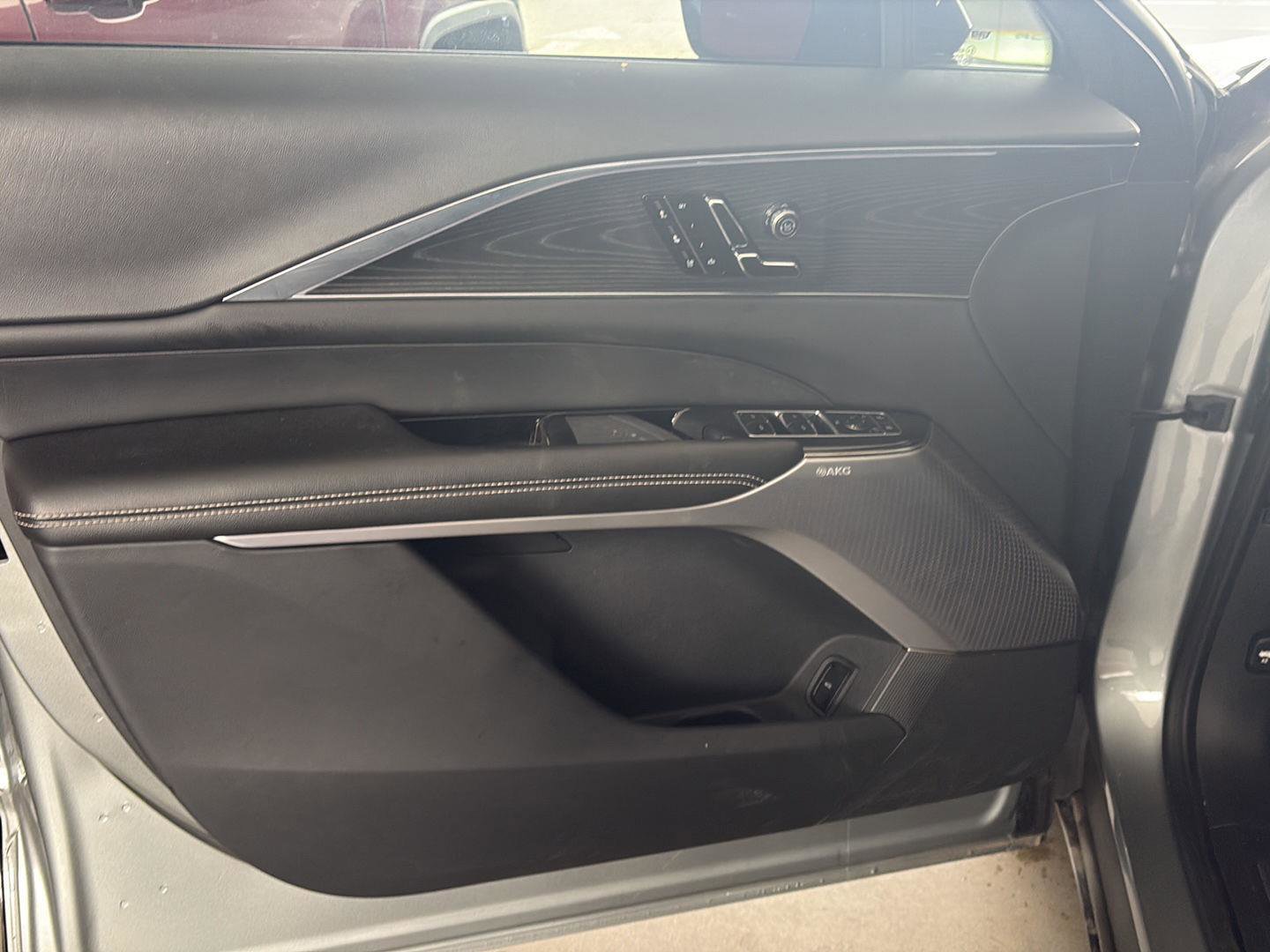 Used 2024 Cadillac Lyriq Sport image 9