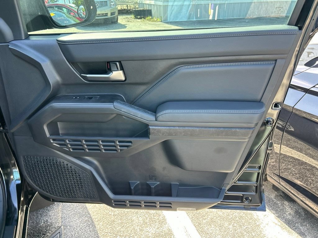 Used 2025 Toyota Tacoma Limited AWD/4WD image 38