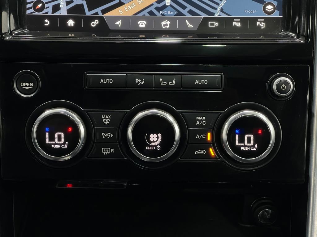 Used 2020 Land Rover Discovery HSE image 26