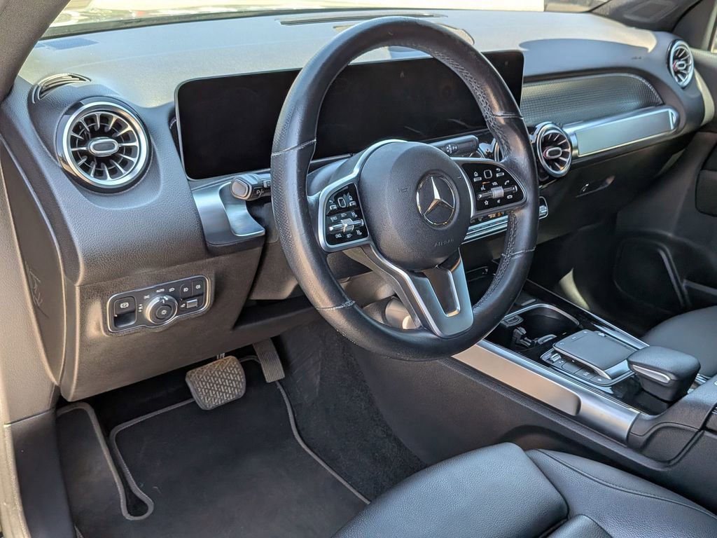 Used 2021 Mercedes-Benz GLB 250 4MATIC image 32