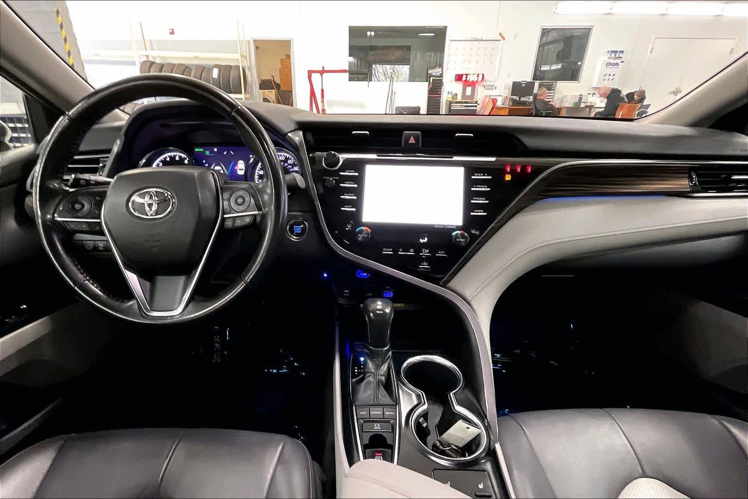 Used 2019 Toyota Camry XLE FWD image 16