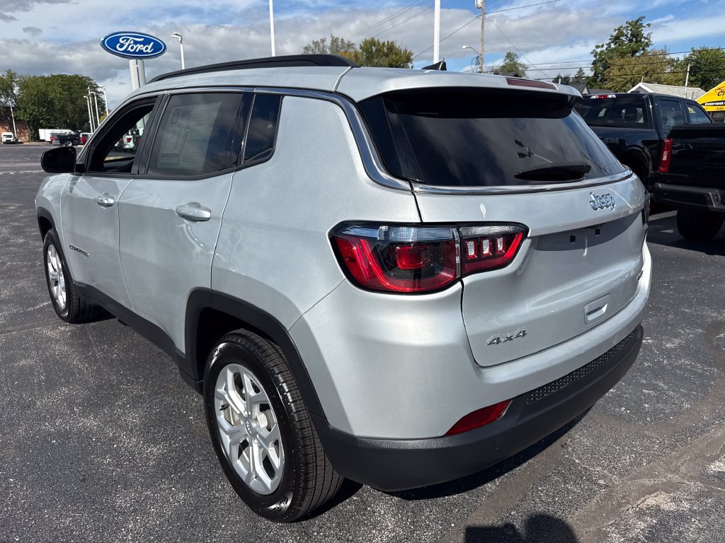 Used 2024 Jeep Compass Latitude AWD/4WD image 10