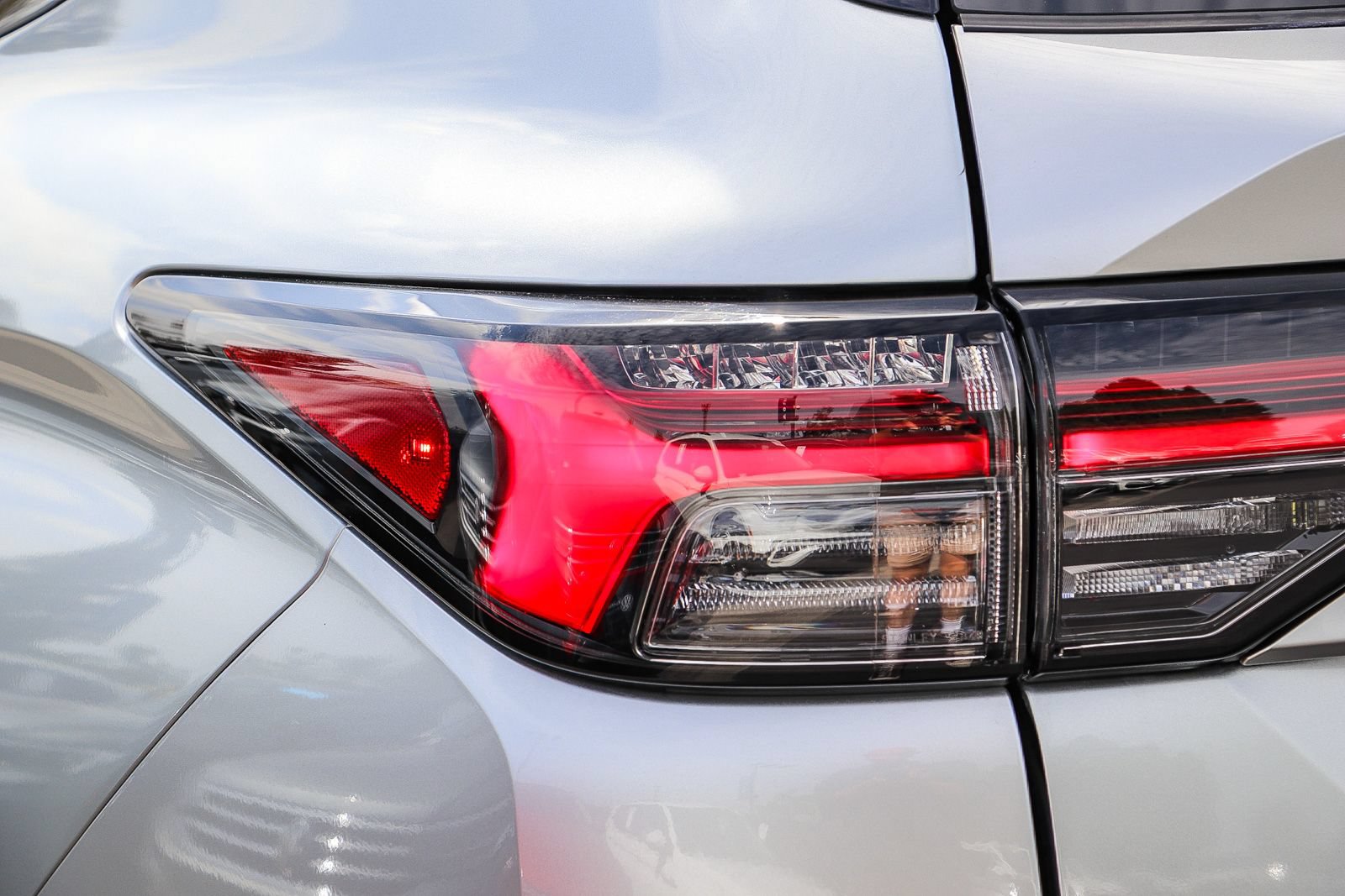 Used 2025 Mitsubishi Outlander SE FWD image 9
