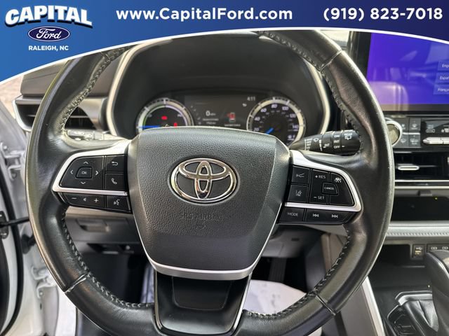 Used 2023 Toyota Highlander XLE AWD/4WD image 25